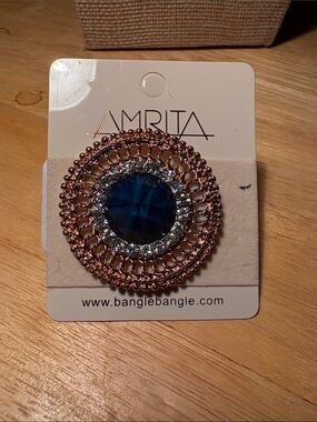 0170) AMRITA SINGH JARA
Stretch Rose Gold Color
Statement Ring